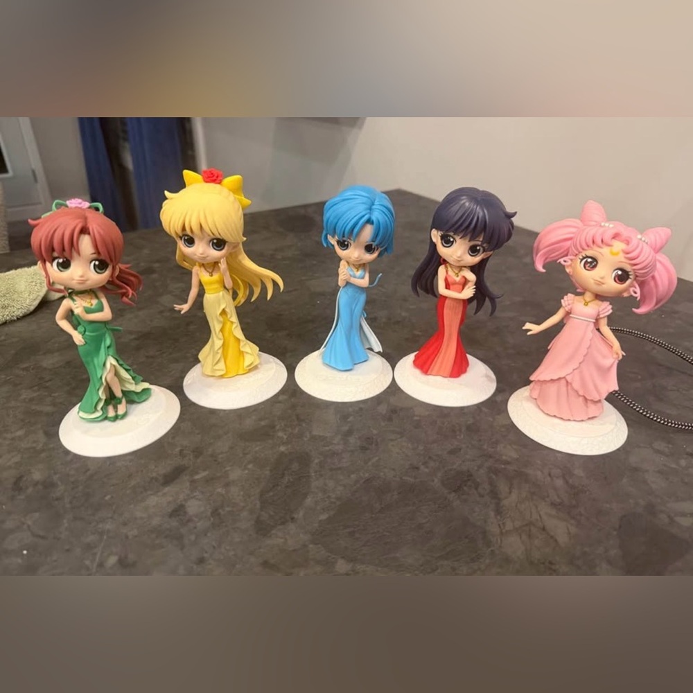 Sailor moon figure set